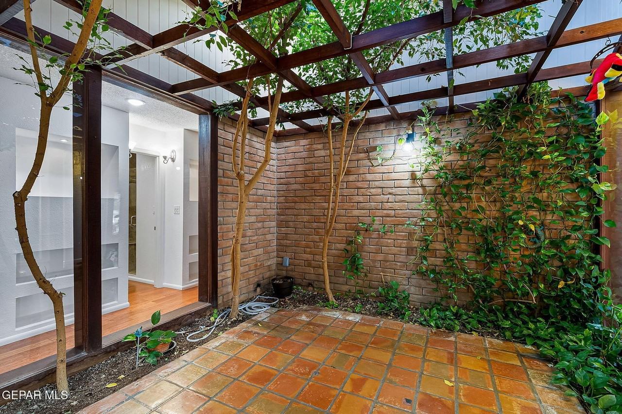 456 Borealis Ln - Photo 7 of 31