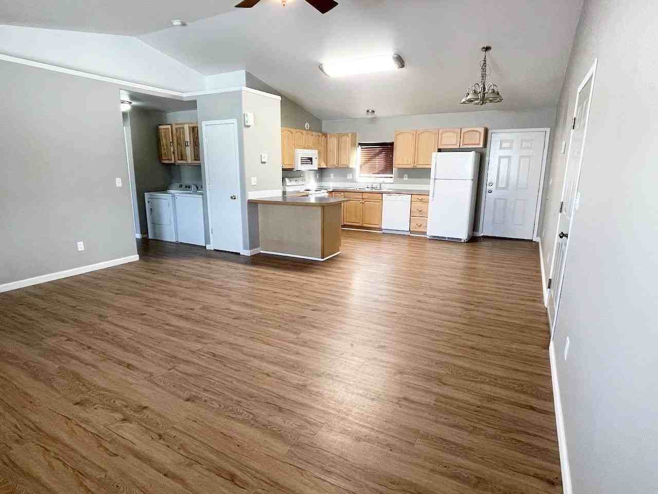 411 Patriot Dr - Photo 6 of 18