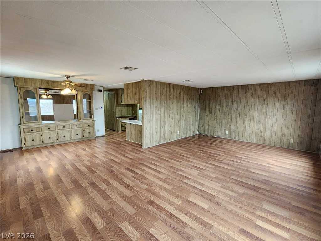 1111 W Hardy Ln - Photo 2 of 38