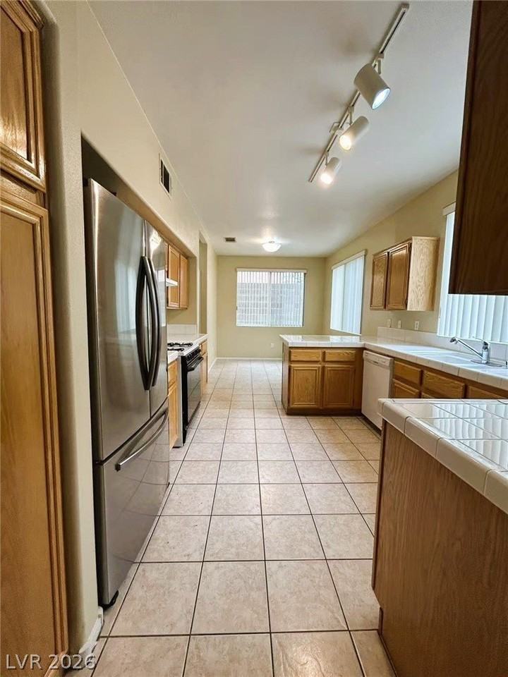 921 Siena Hills Ln - Photo 4 of 24