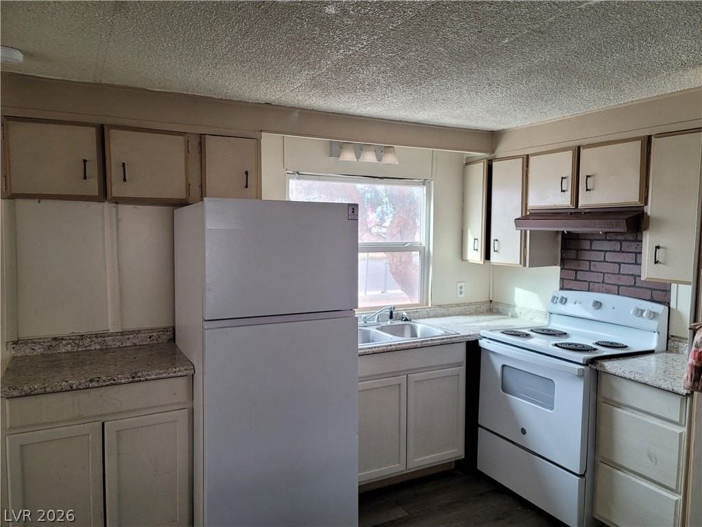 1121 Pawnee Ln - Photo 7 of 42