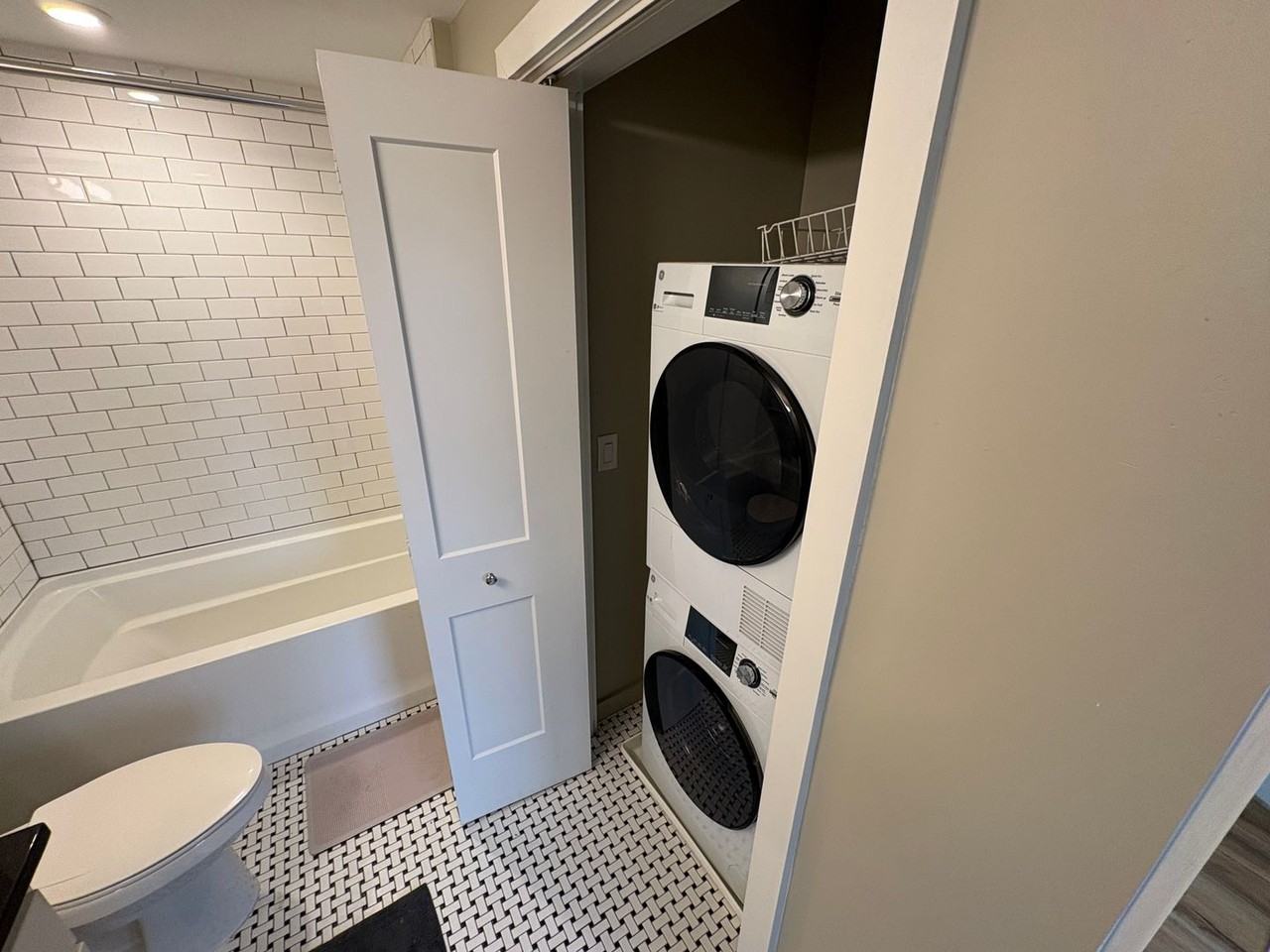 633 21st St Ne - Photo 2 of 6