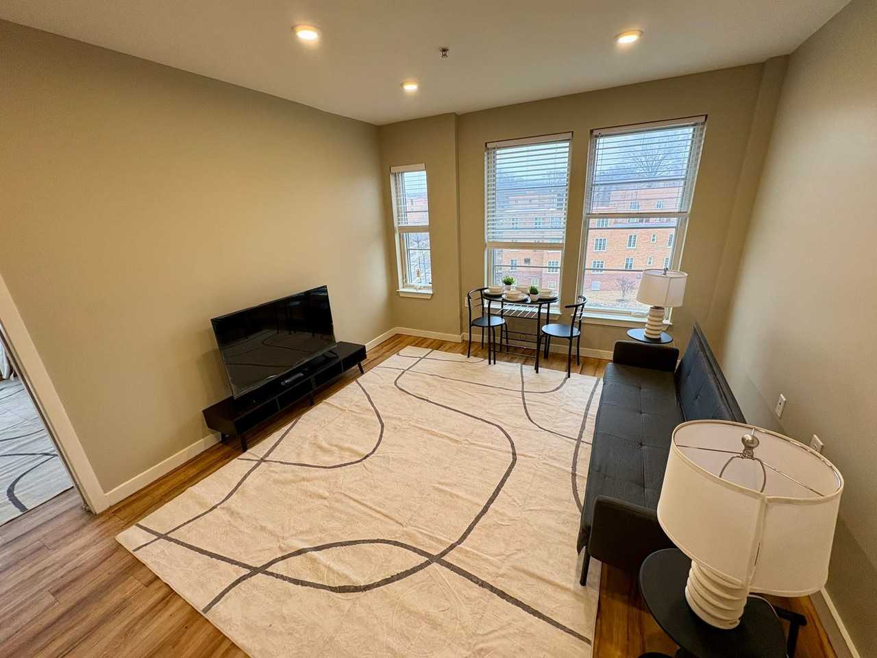 633 21st St Ne - Photo 5 of 6