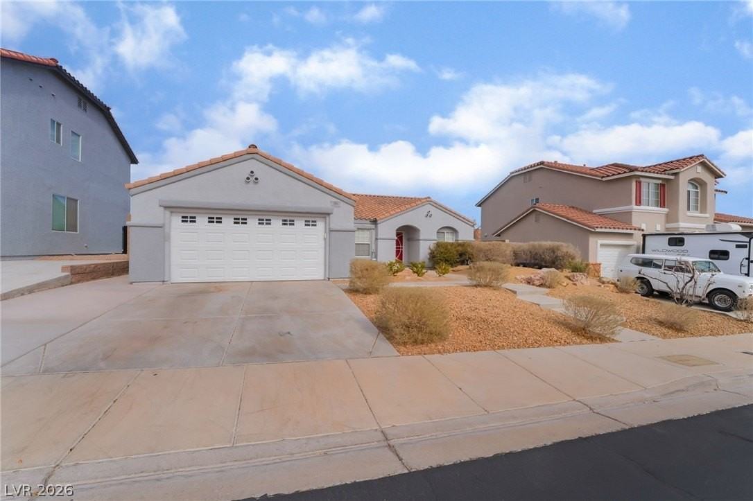 186 Regal Sunset Ave - Photo 2 of 36