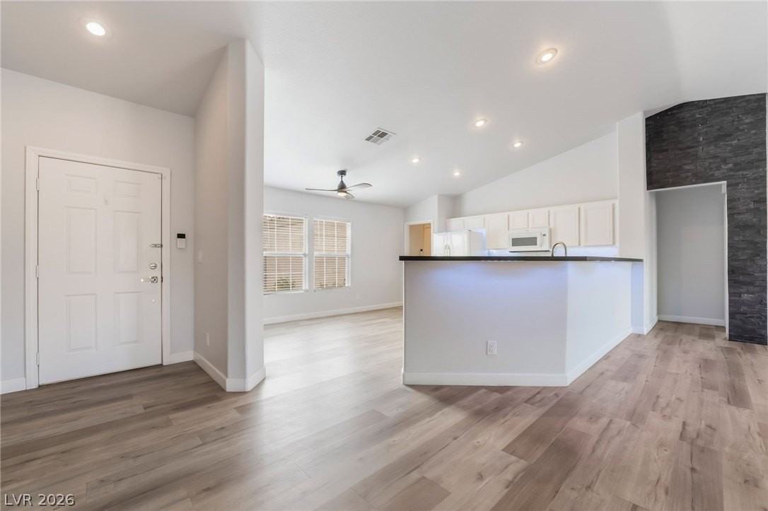 186 Regal Sunset Ave - Photo 4 of 36