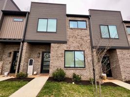 featured image of 39 Zentry Pl #1