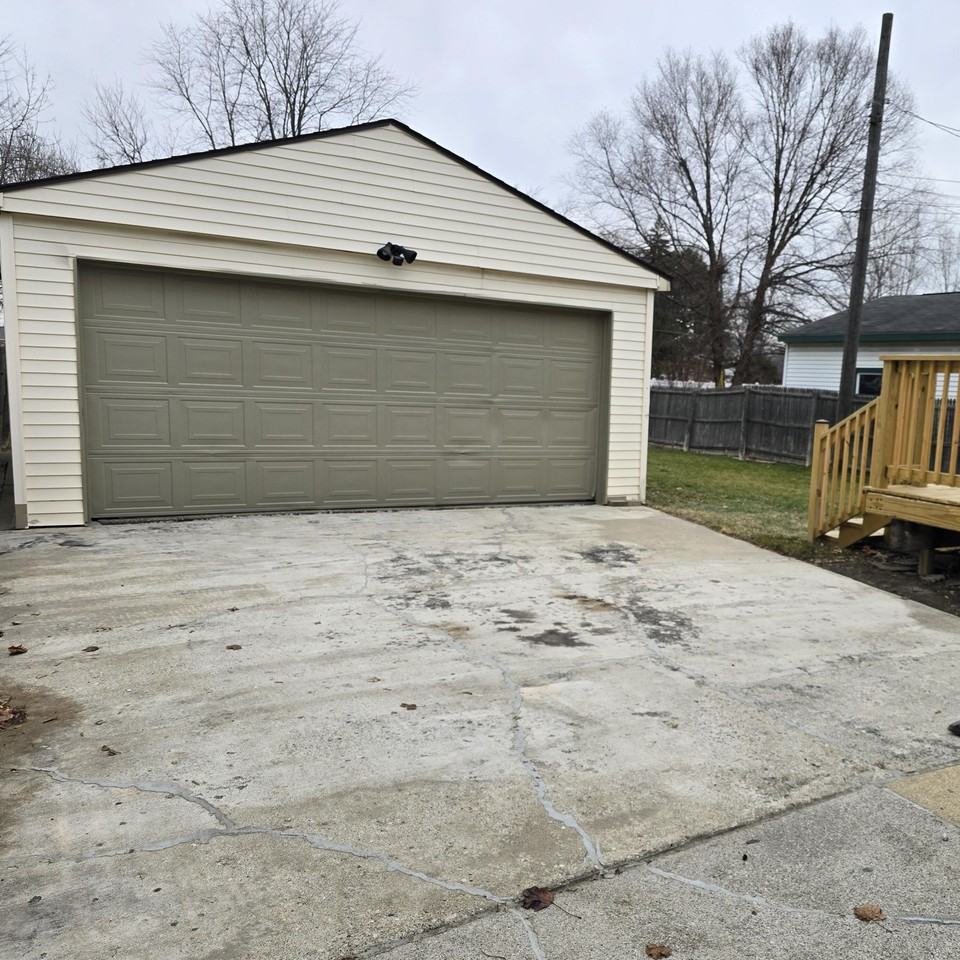 11921 Belmont Ave - Photo 2 of 13