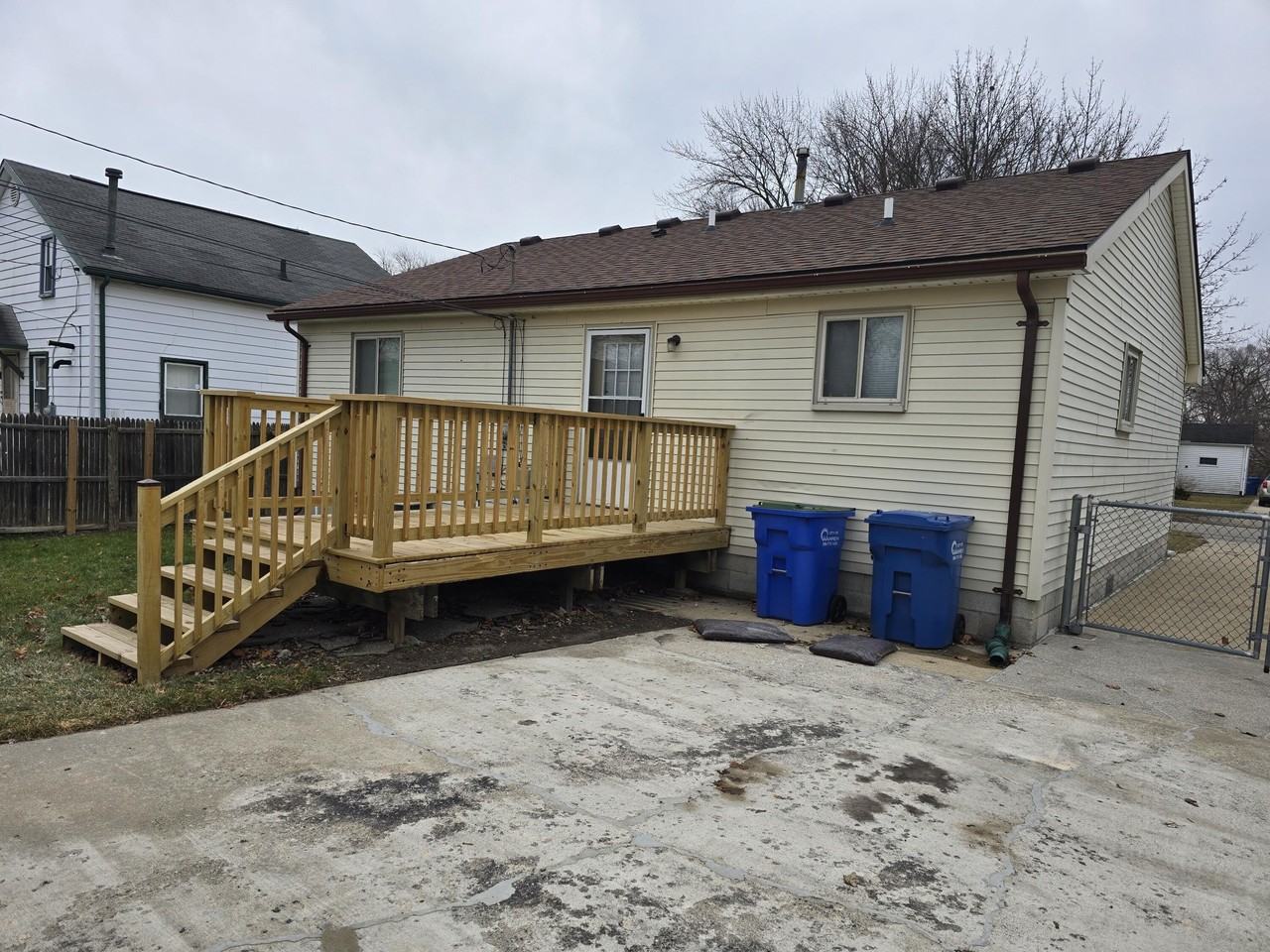 11921 Belmont Ave - Photo 3 of 13