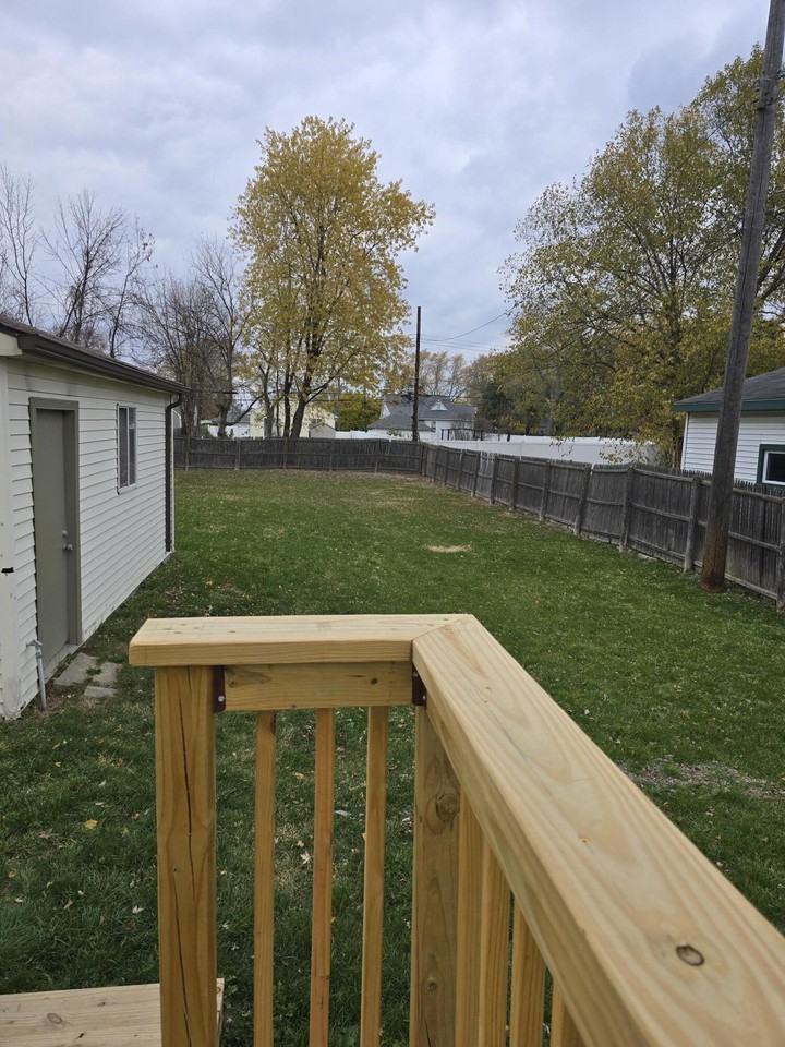 11921 Belmont Ave - Photo 4 of 13