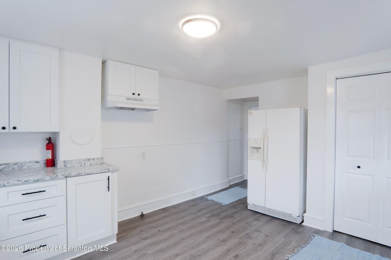 118 E Carey St - Photo 2 of 16