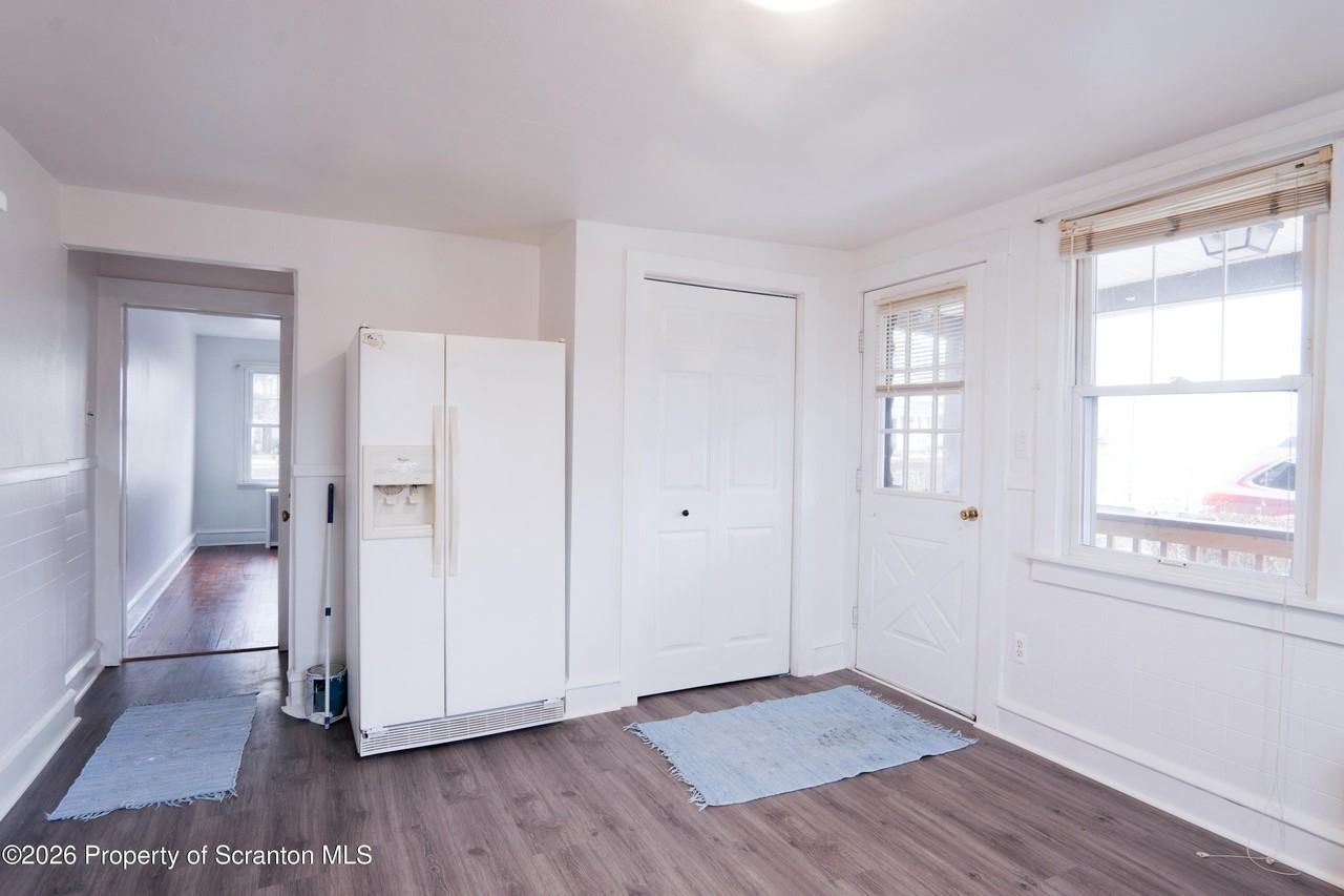 118 E Carey St - Photo 3 of 16