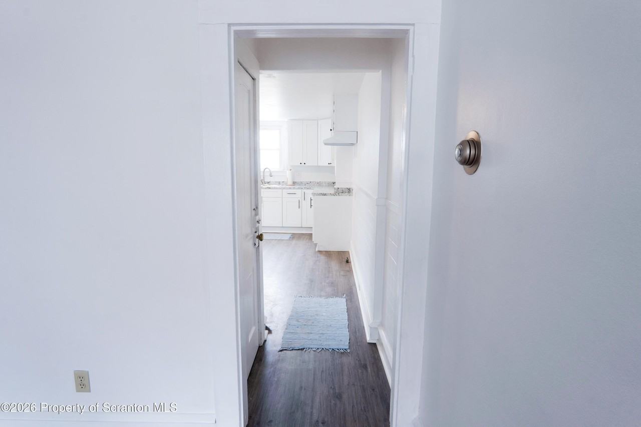 118 E Carey St - Photo 4 of 16