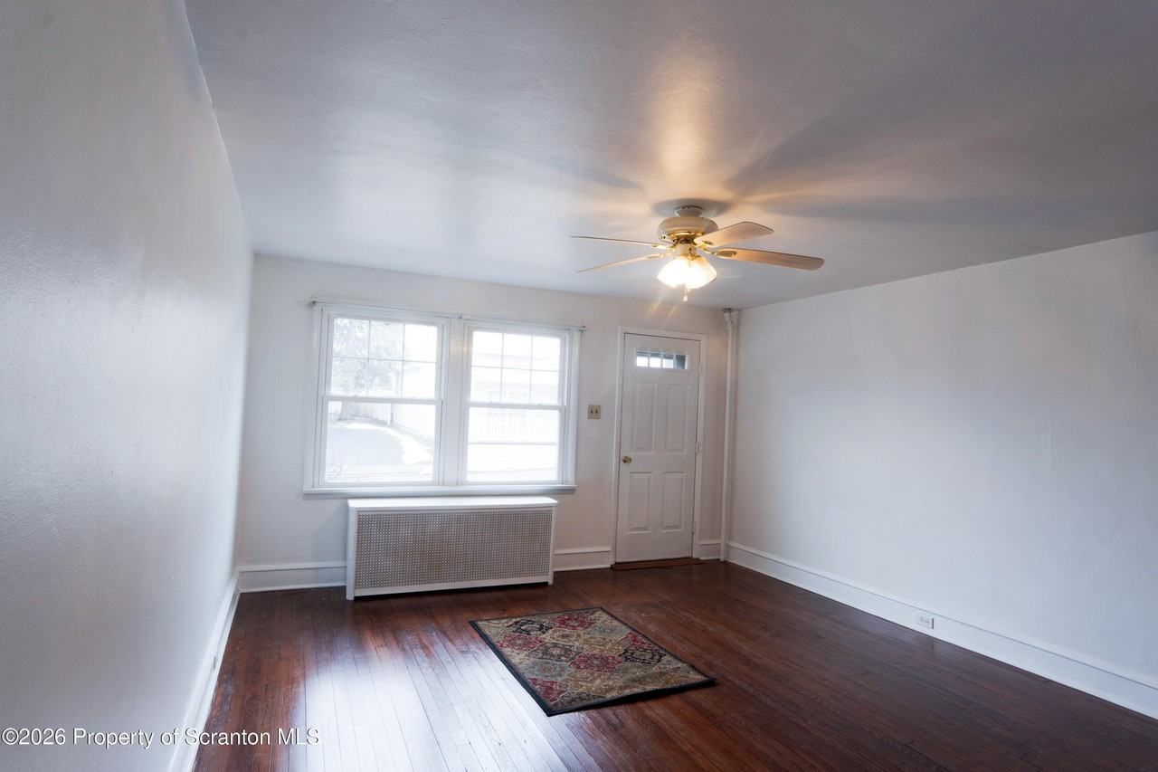 118 E Carey St - Photo 5 of 16