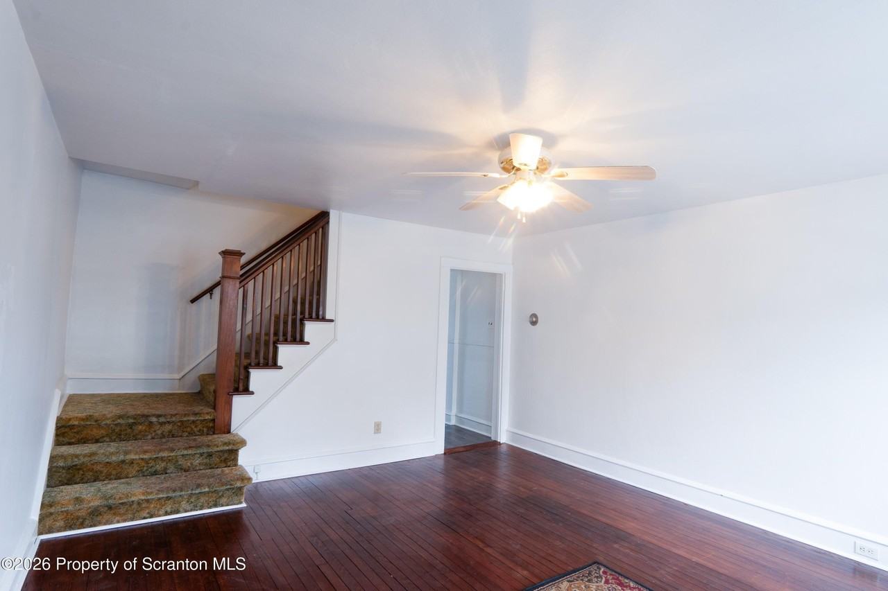 118 E Carey St - Photo 6 of 16