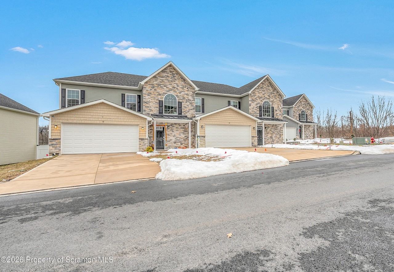 12 Anna Dr - Photo 2 of 19