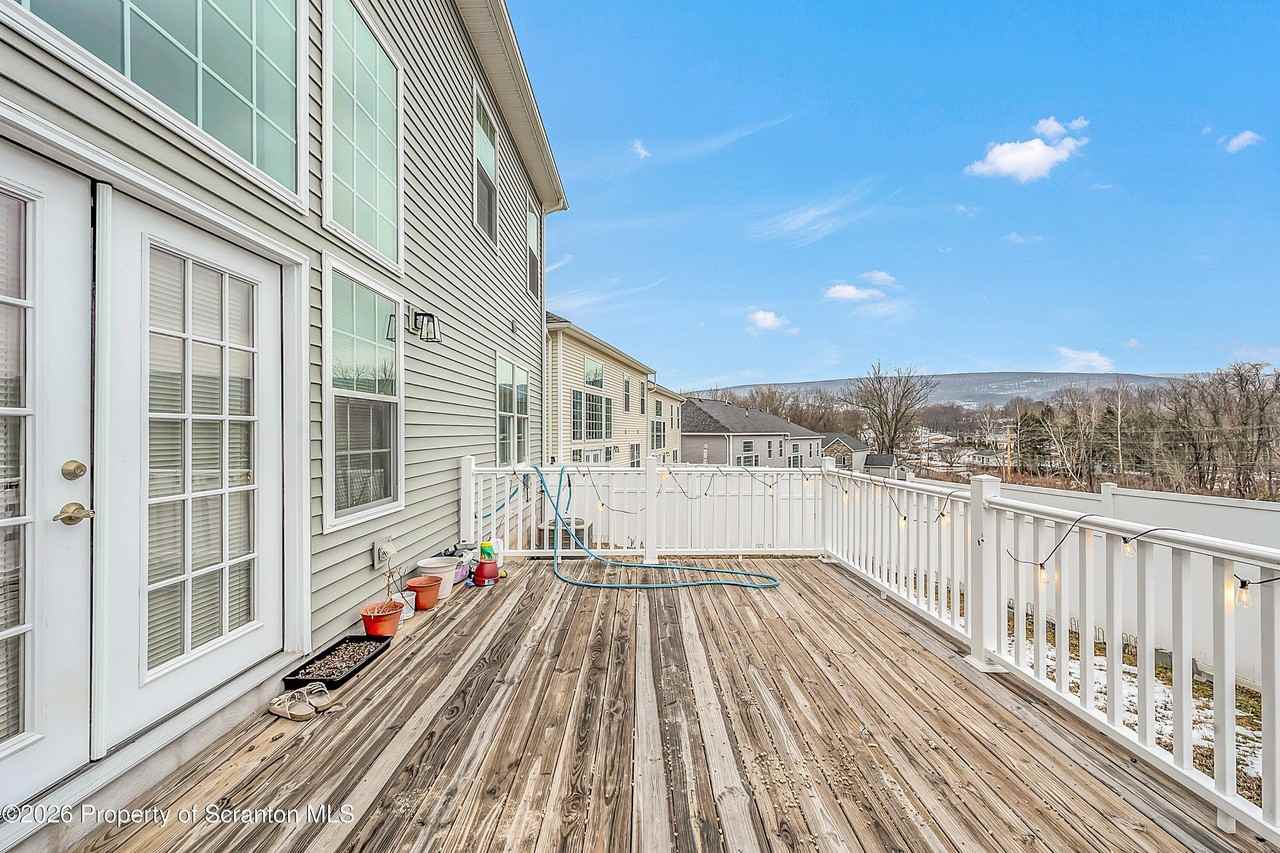 12 Anna Dr - Photo 4 of 19