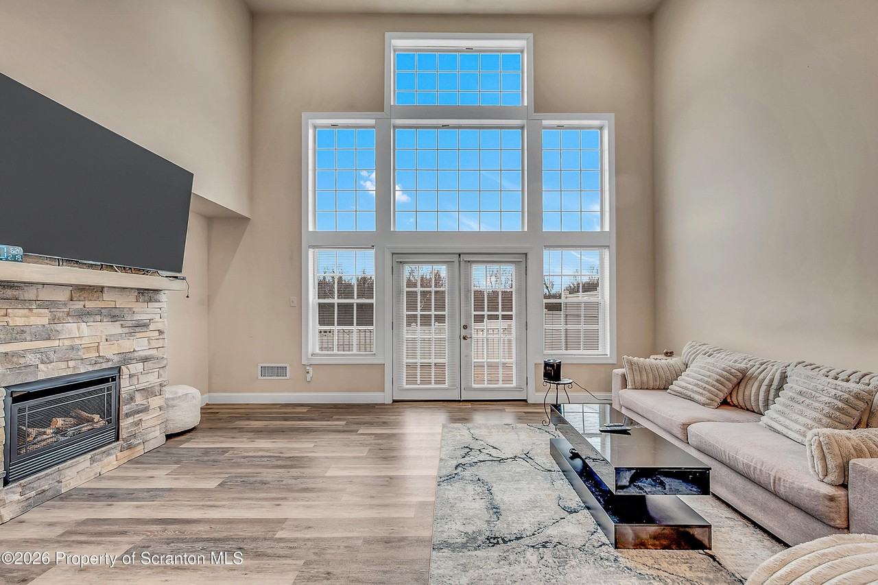 12 Anna Dr - Photo 6 of 19