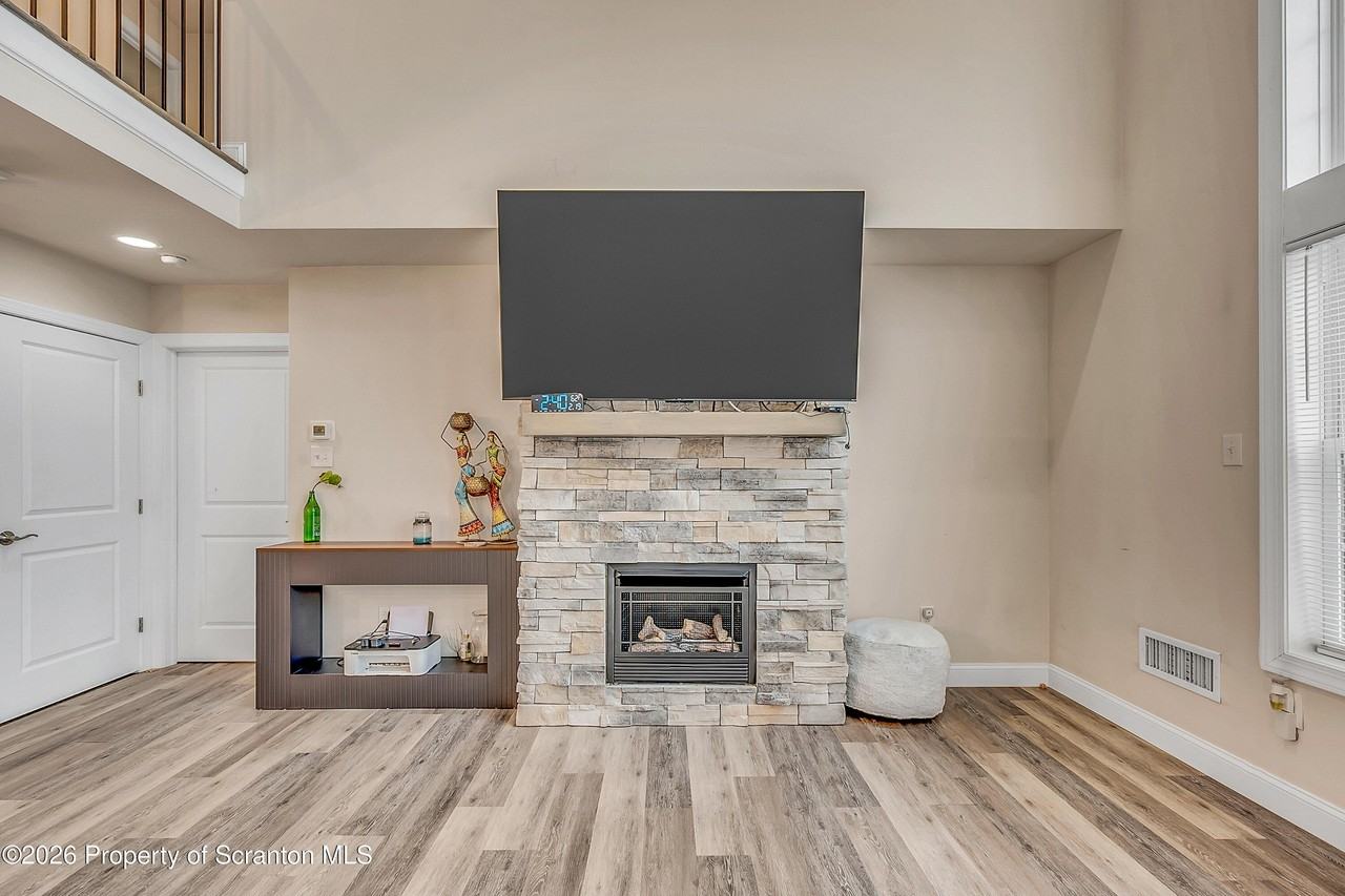 12 Anna Dr - Photo 7 of 19