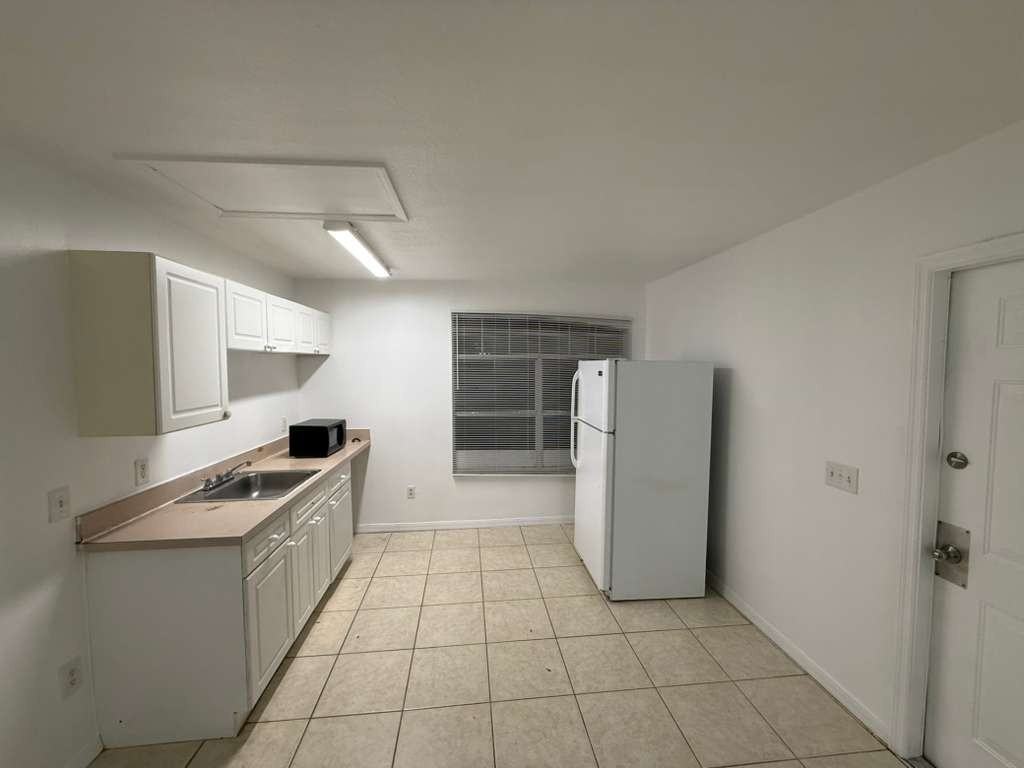 235 Mango Dr #B - Photo 4 of 32