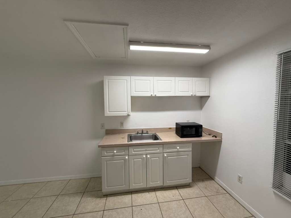 235 Mango Dr #B - Photo 5 of 32