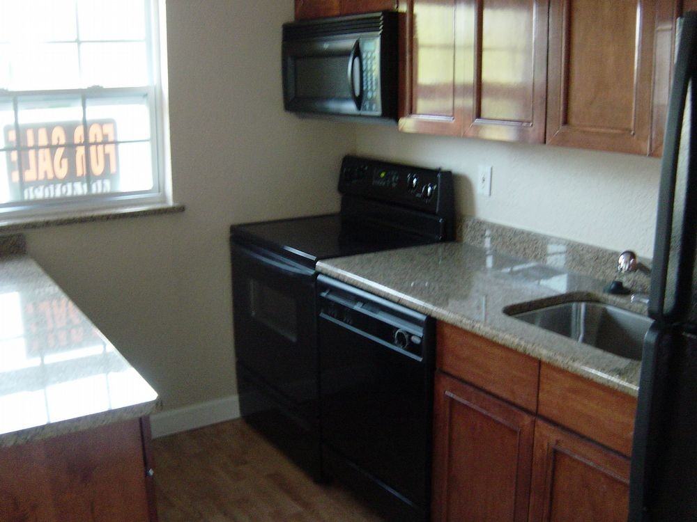 807 Weldona Ln - Photo 2 of 8