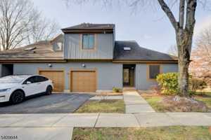 featured image of 4 Hawthorne Pl