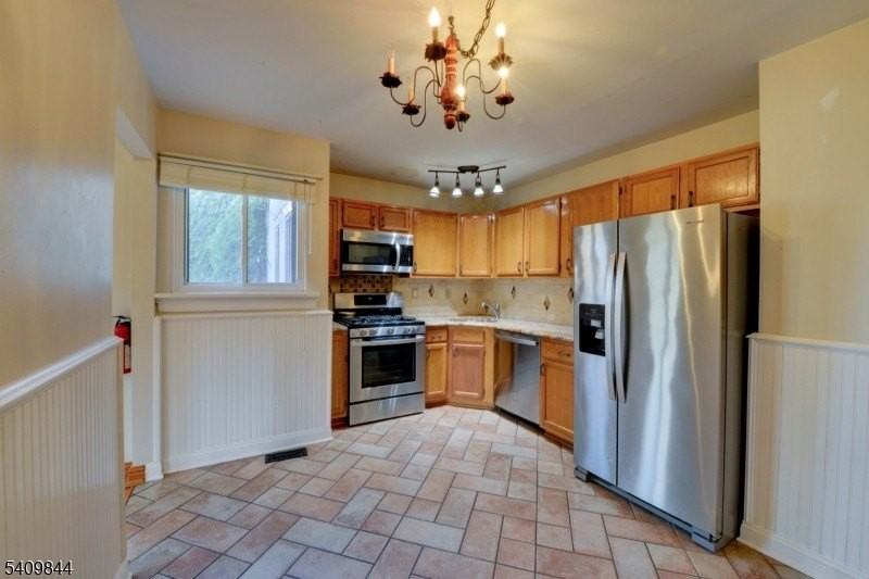 4 Hawthorne Pl - Photo 4 of 11