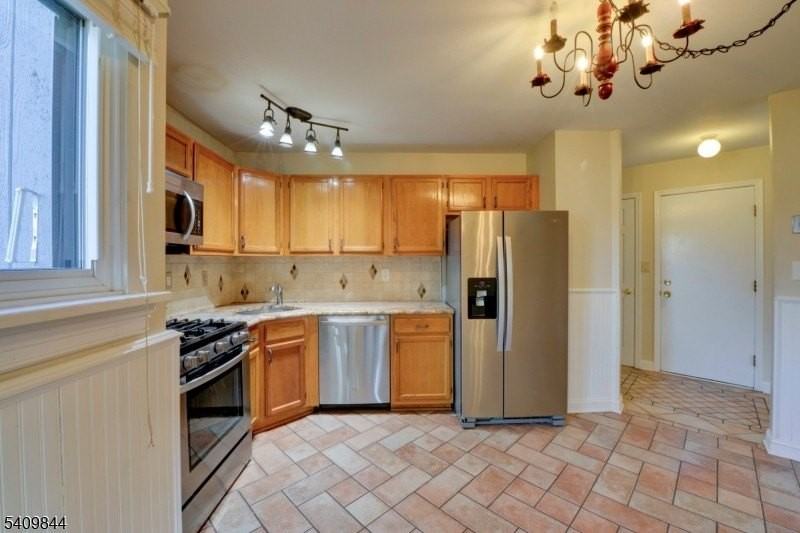 4 Hawthorne Pl - Photo 5 of 11