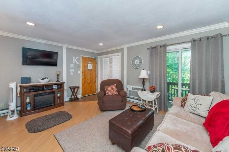 305 Federal Hill Rd - Photo 4 of 20