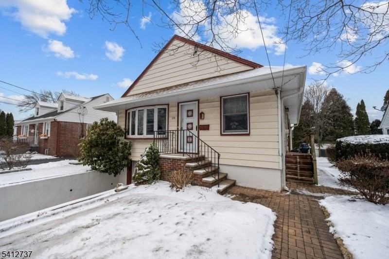 784 Cherry St - Photo 3 of 25