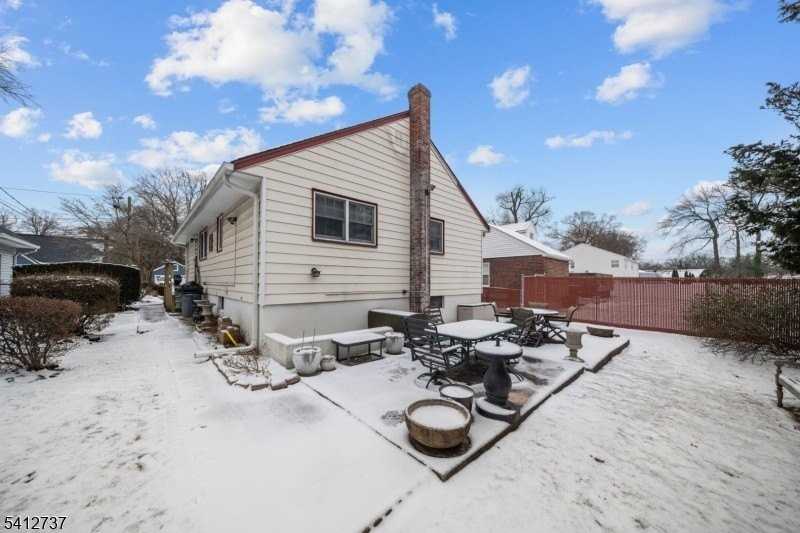 784 Cherry St - Photo 4 of 25