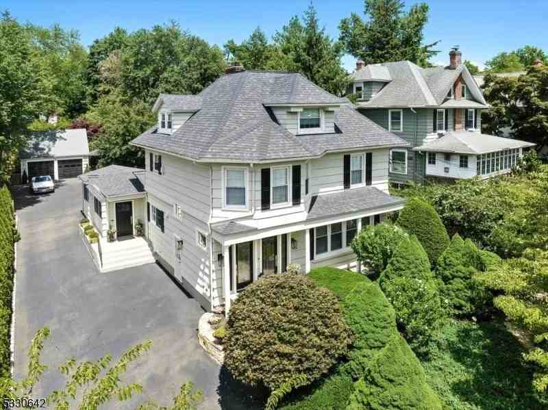 163 Godwin Ave #1 - Photo 3 of 32