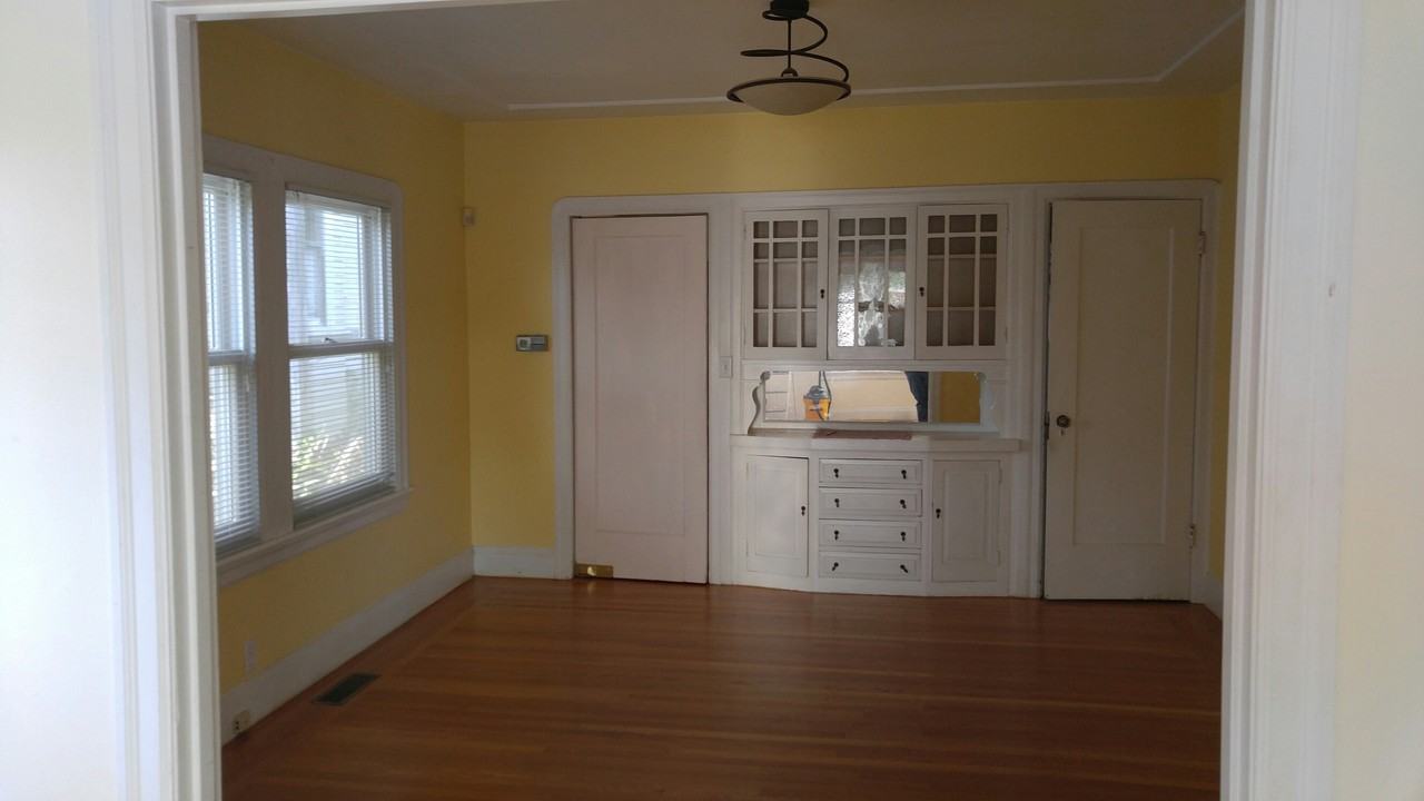 28 Moss Ave #1 - Photo 4 of 25