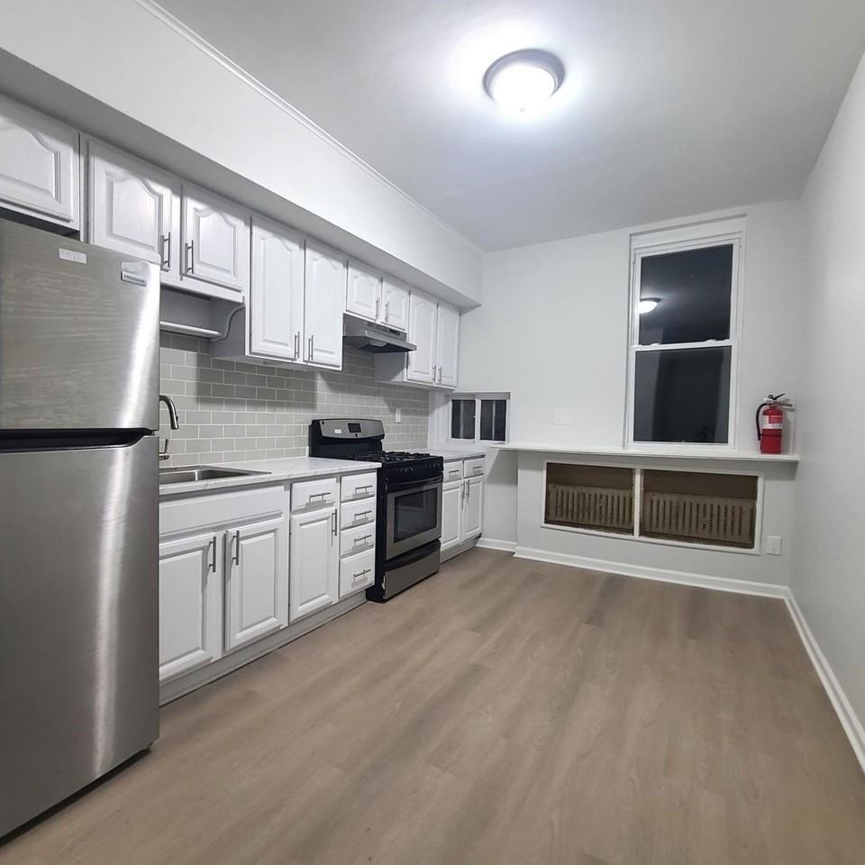 325 58th St #2 - Photo 4 of 23