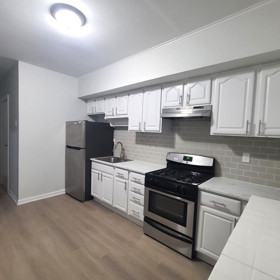 325 58th St #2 - Photo 5 of 23