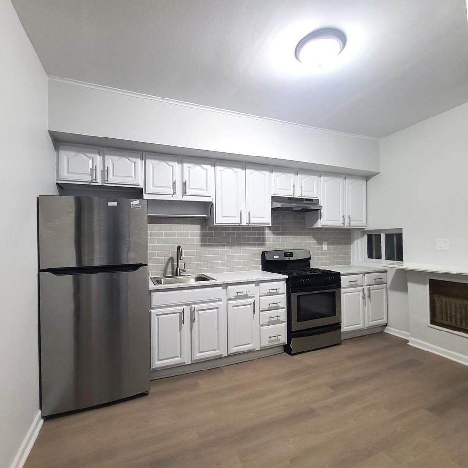 325 58th St #2 - Photo 7 of 23