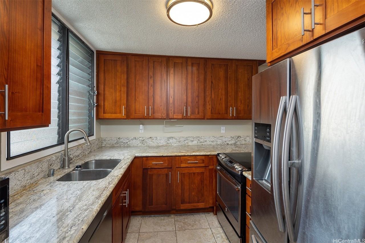 1015 Aoloa Pl Apt 406 #406 - Photo 5 of 19