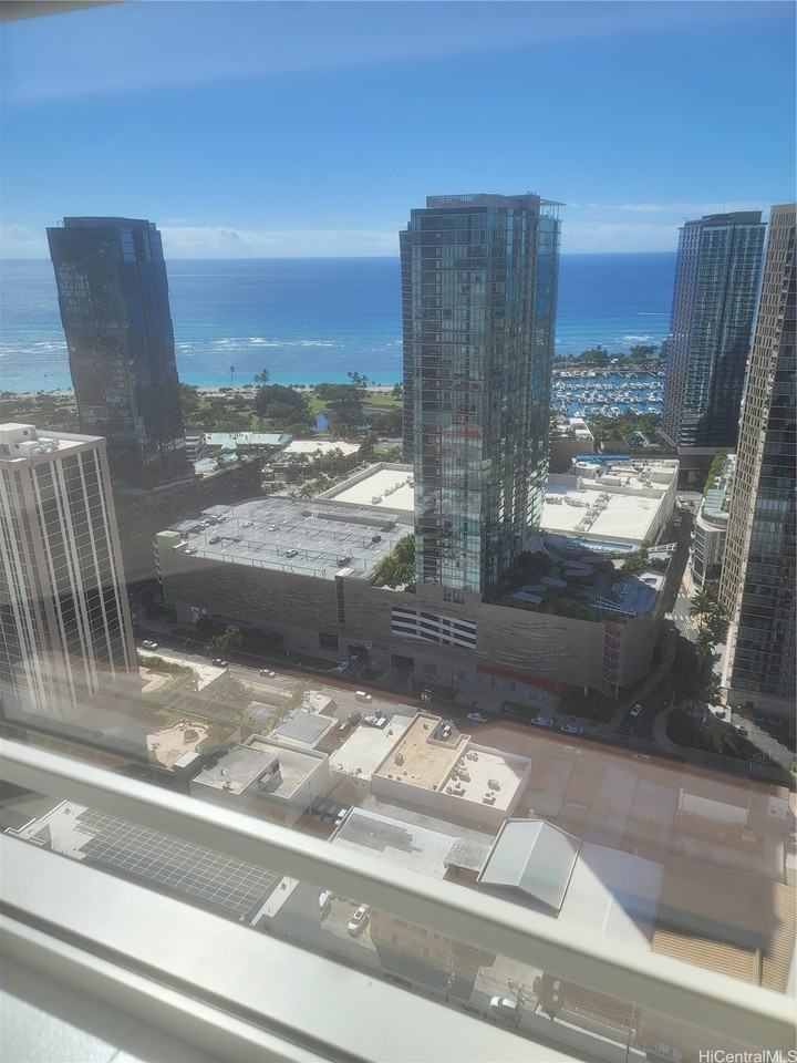 1009 Kapiolani Blvd Apt 4609 #4609 - Photo 2 of 9