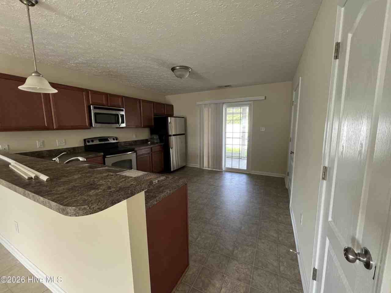 107 Glen Cannon Dr - Photo 6 of 17