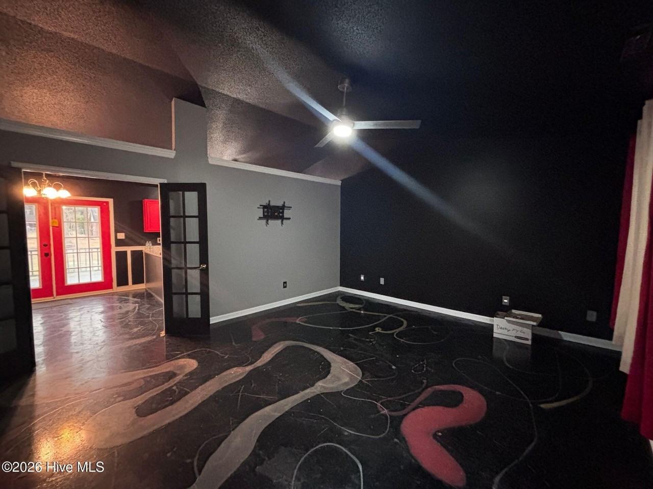 402 Lancaster Ct - Photo 4 of 36