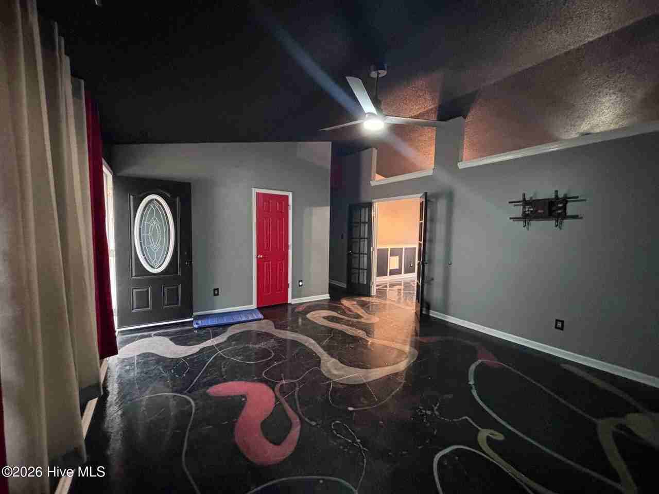 402 Lancaster Ct - Photo 5 of 36