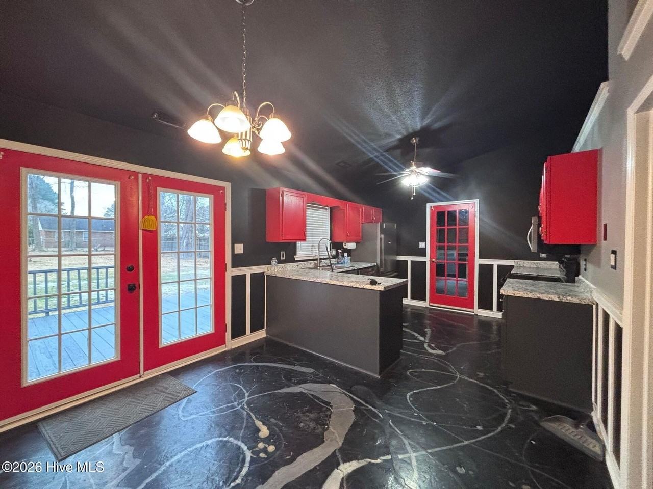 402 Lancaster Ct - Photo 7 of 36