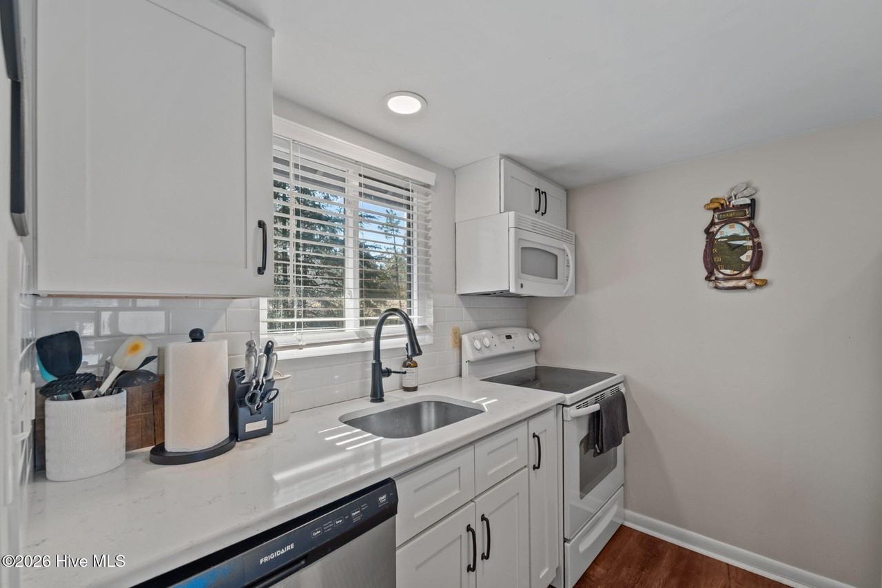 1175 Saint Andrews Dr #210 - Photo 3 of 23