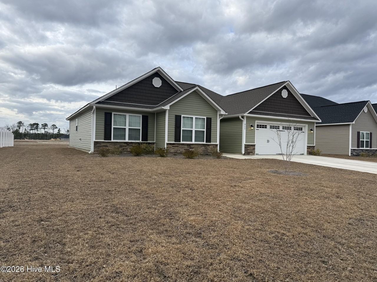 911 Uplands Ln - Photo 3 of 23