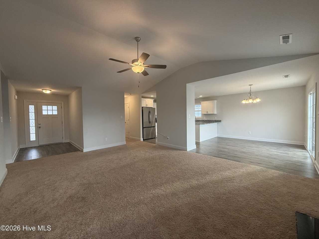 911 Uplands Ln - Photo 6 of 23