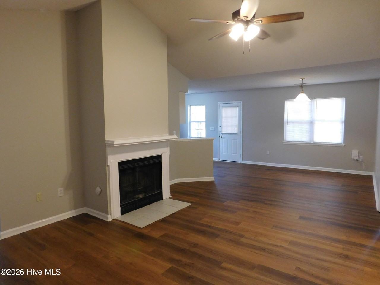 213 Esquire Ct - Photo 4 of 26