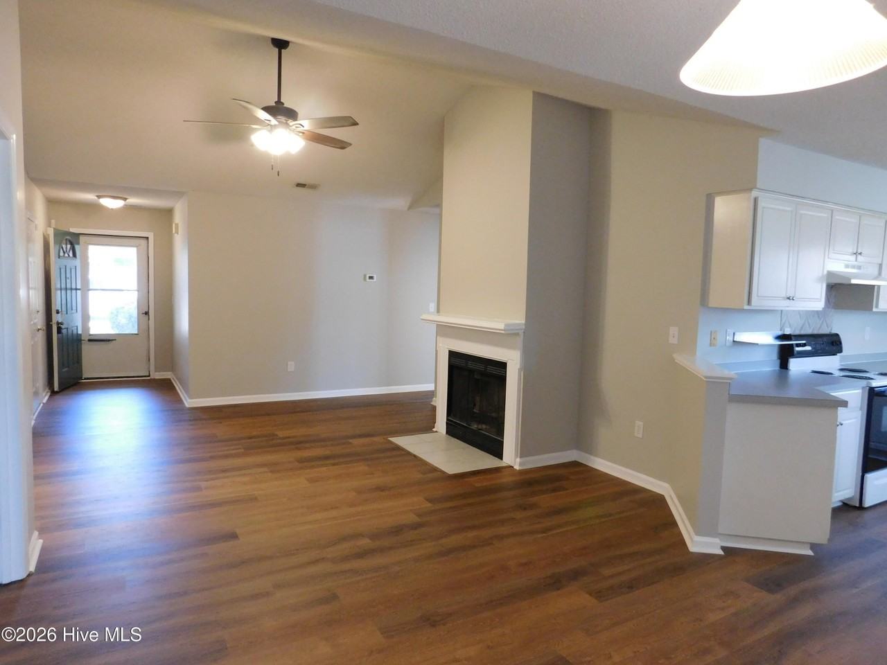 213 Esquire Ct - Photo 6 of 26