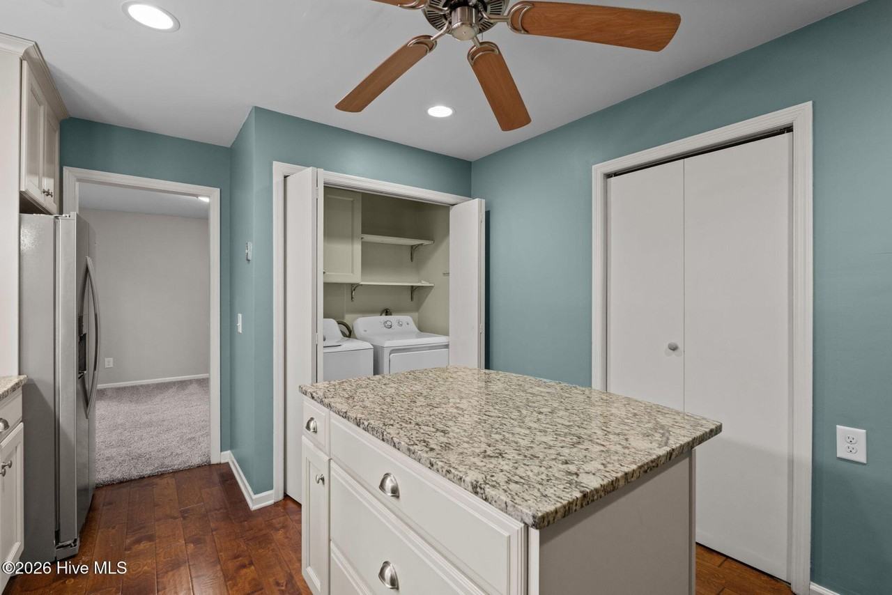 220 Westchester Cir - Photo 7 of 36