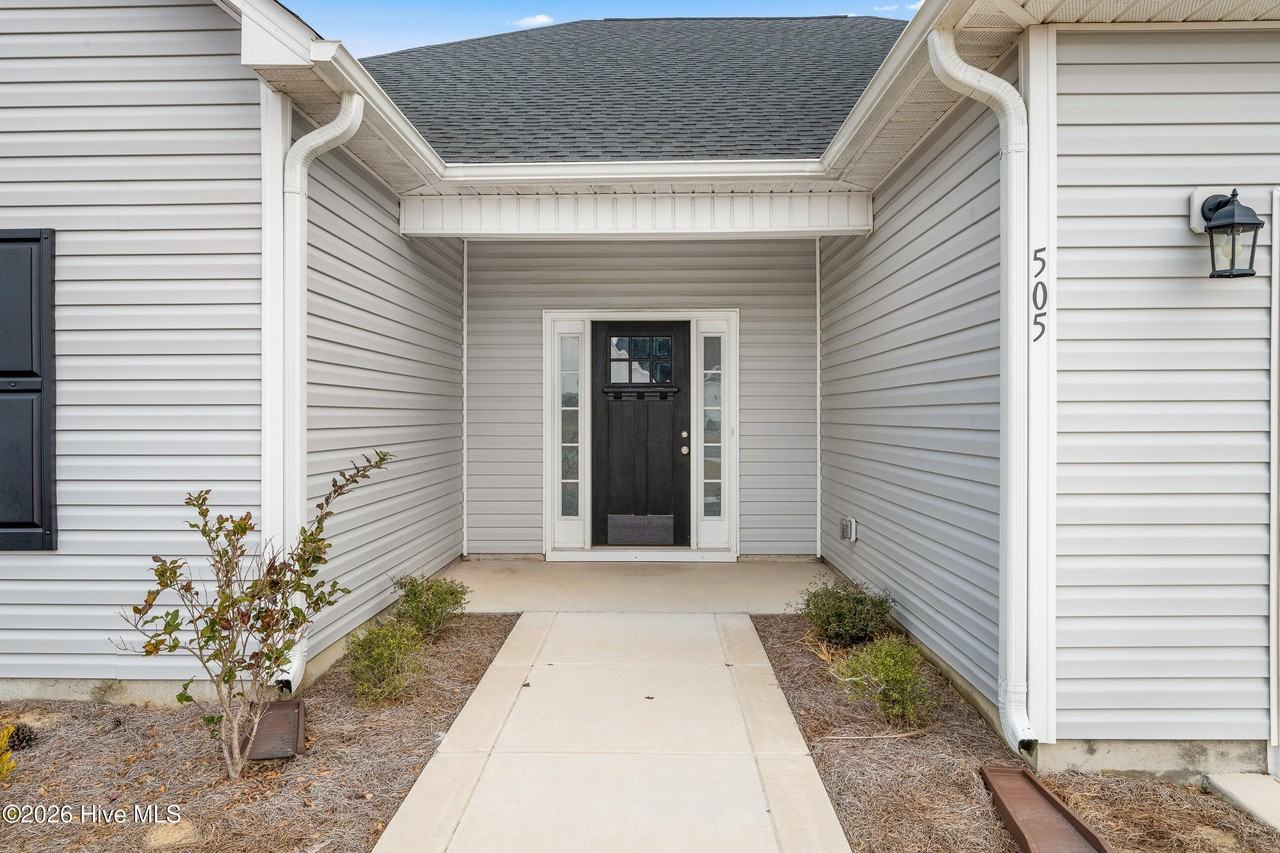 505 E Blackwater Ln - Photo 4 of 32