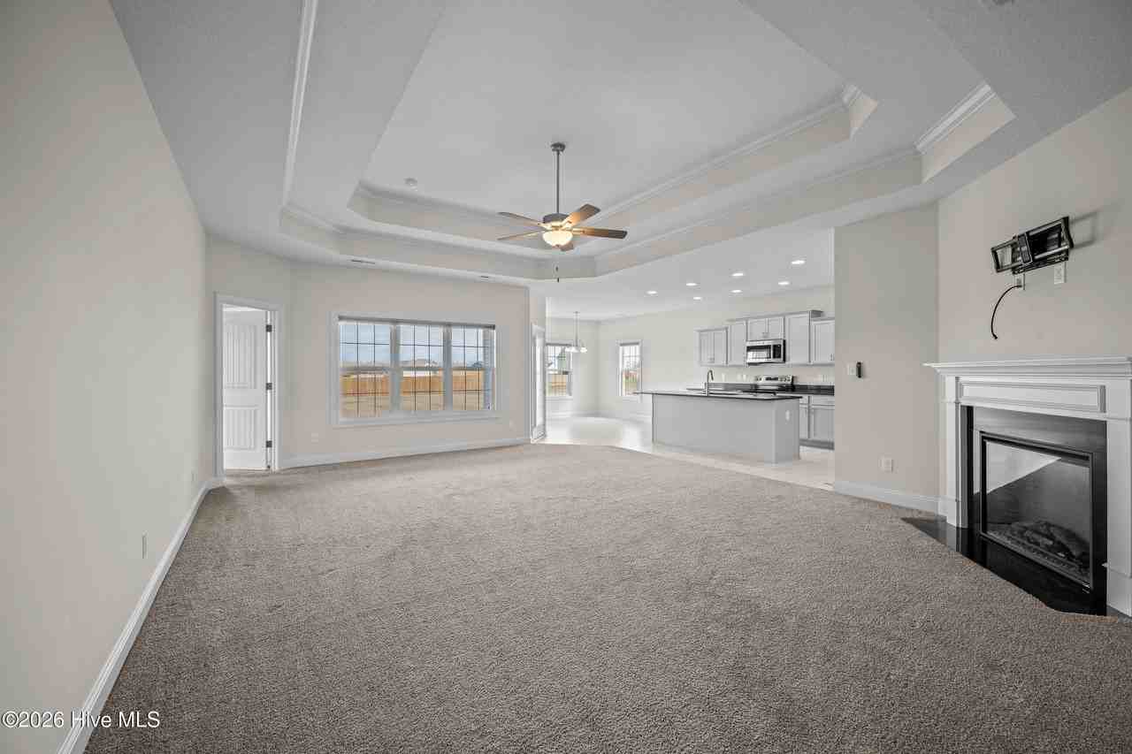 505 E Blackwater Ln - Photo 5 of 32